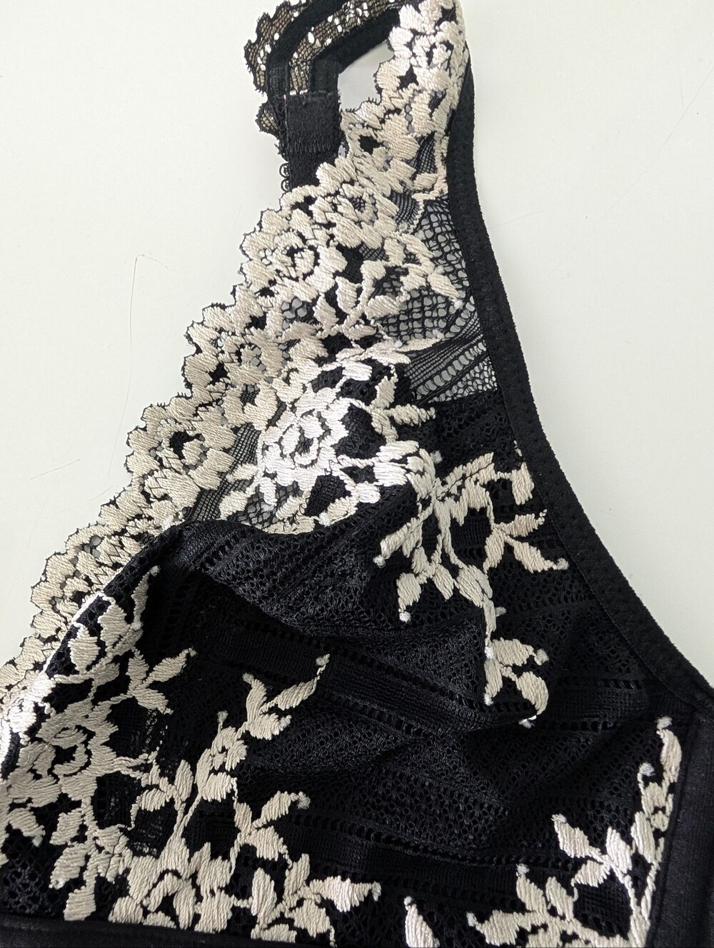 Wacoal Black Bralette Ivory Floral Embroidery Size 34 Lightweight - Picture 10 of 11